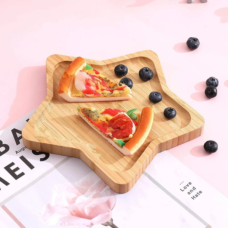 Holzteller ‚Sternchen und Blümchen‘ – Design für Kindermahlzeiten