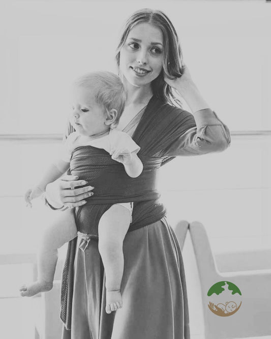 Warum das Tragetuch seit Jahrhunderten Mamas Geheimwaffe ist