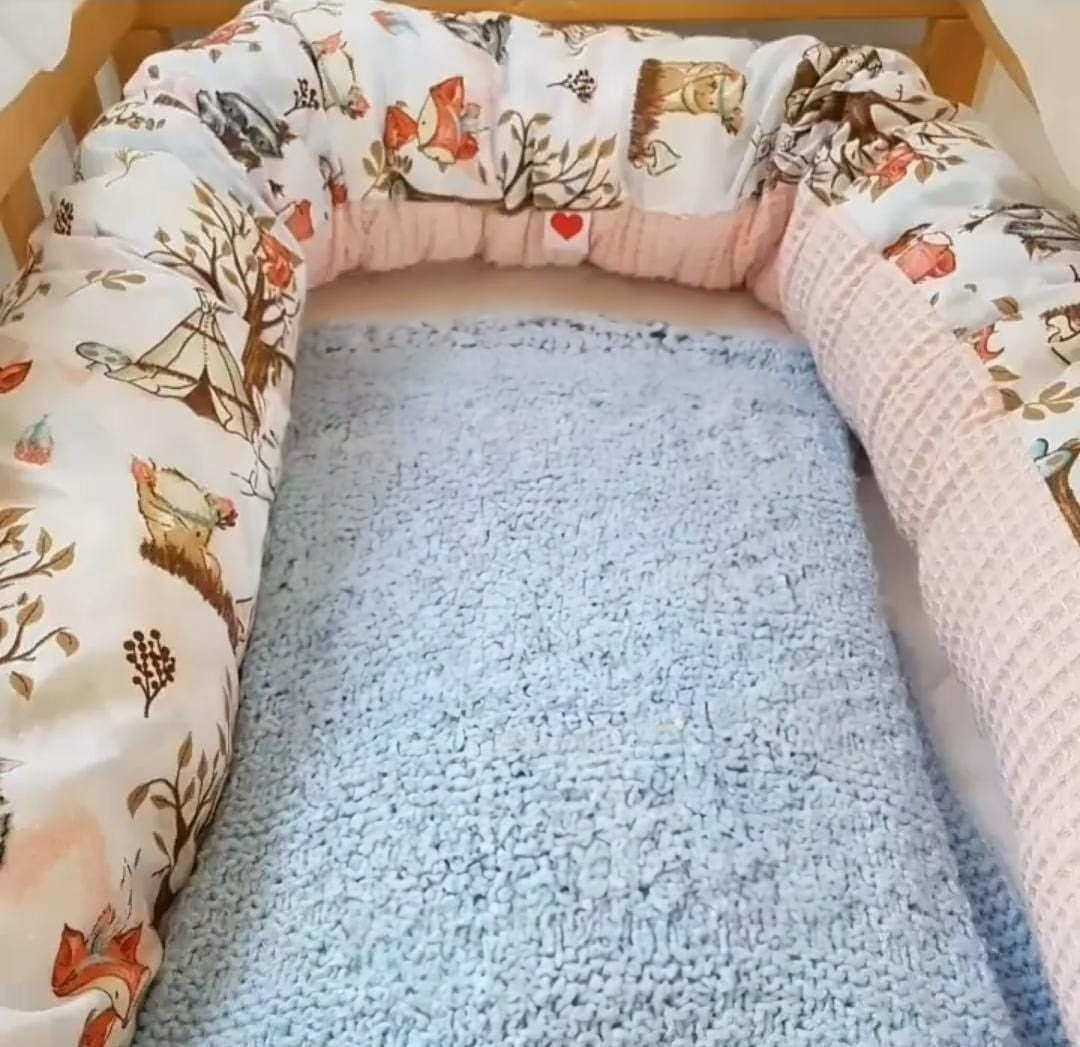 Handgefertigte Bettschlange – Schutz & Komfort fürs Babybett