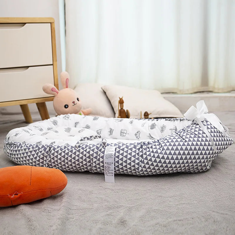 Kuscheliges Babynestchen – Geborgenheit für Neugeborene