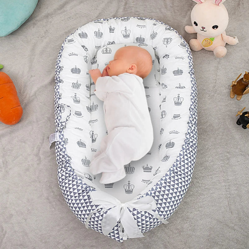 Kuscheliges Babynestchen – Geborgenheit für Neugeborene